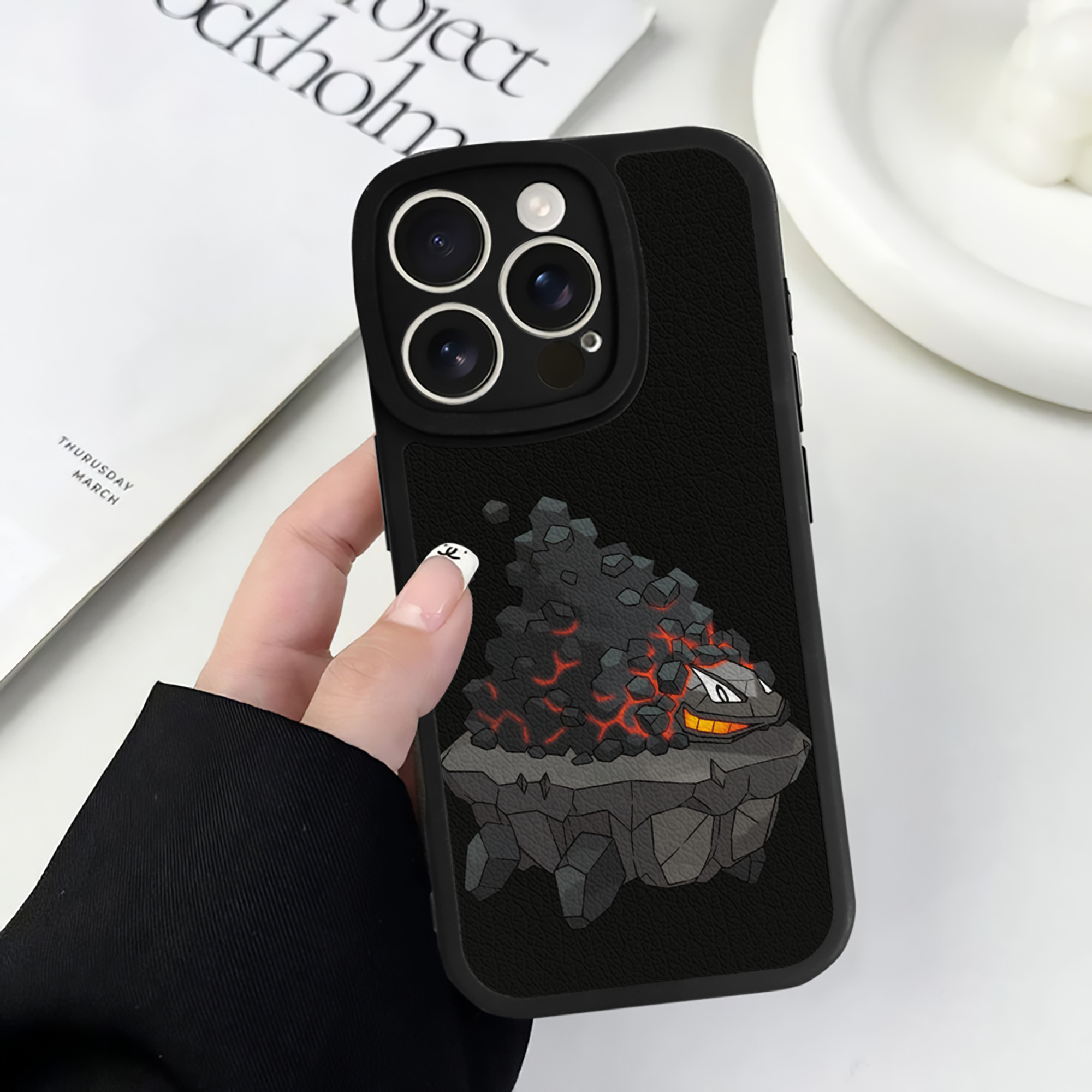 （画像用） ポケットモンスター Pokémon 【iPhone 16シリーズ対応】シリコンスマホケース（レザー調） 材質：シリコン